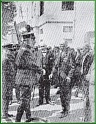 Villar y Villate saludando a un individuo del Somaten que detuvo a Francisco Ferrer. 9-1915.